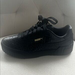 Puma Black Athletic Shoes Sleek Design
